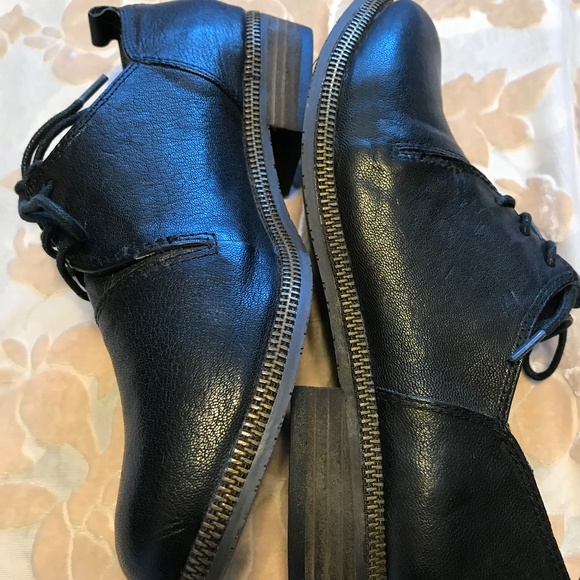 Calvin Klein Shoes - Glazed Leather  w/ Bronze Zipper Trim-Size 7